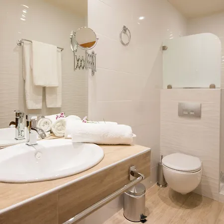 Angelica Hotel 2*